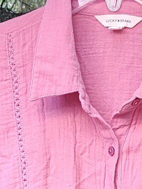 EUC Lucky Brand sz Medium Rose Mauve Cotton button up Shirt